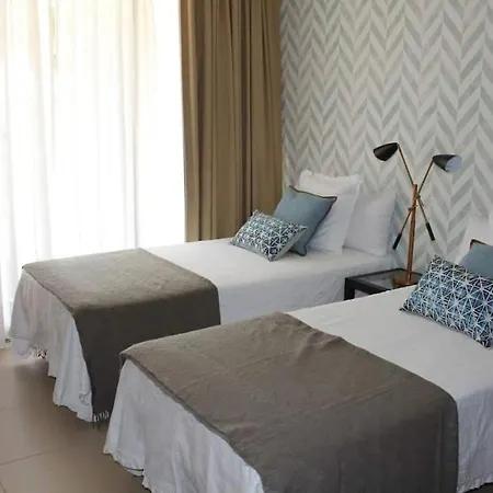 Apartamento De Luxo T2, 7 Piscinas E A 5 Minutos Albufeira
